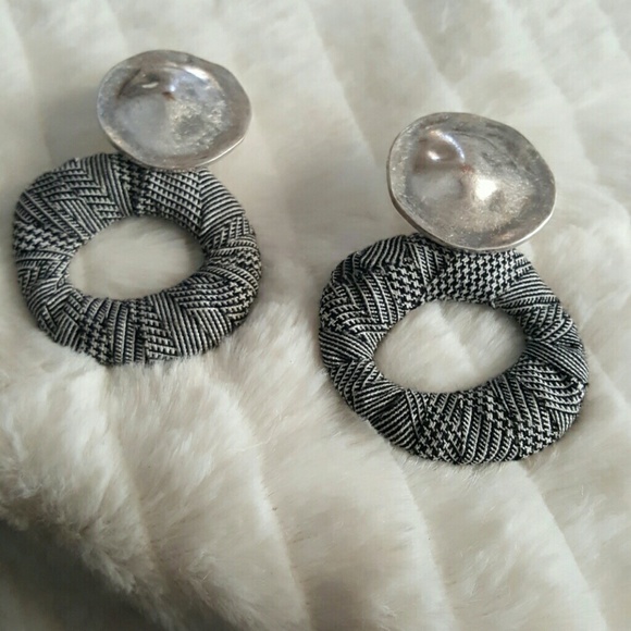 Zara earrings - Picture 2 of 4